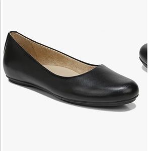 Flats, naturalizer, black in 7.5